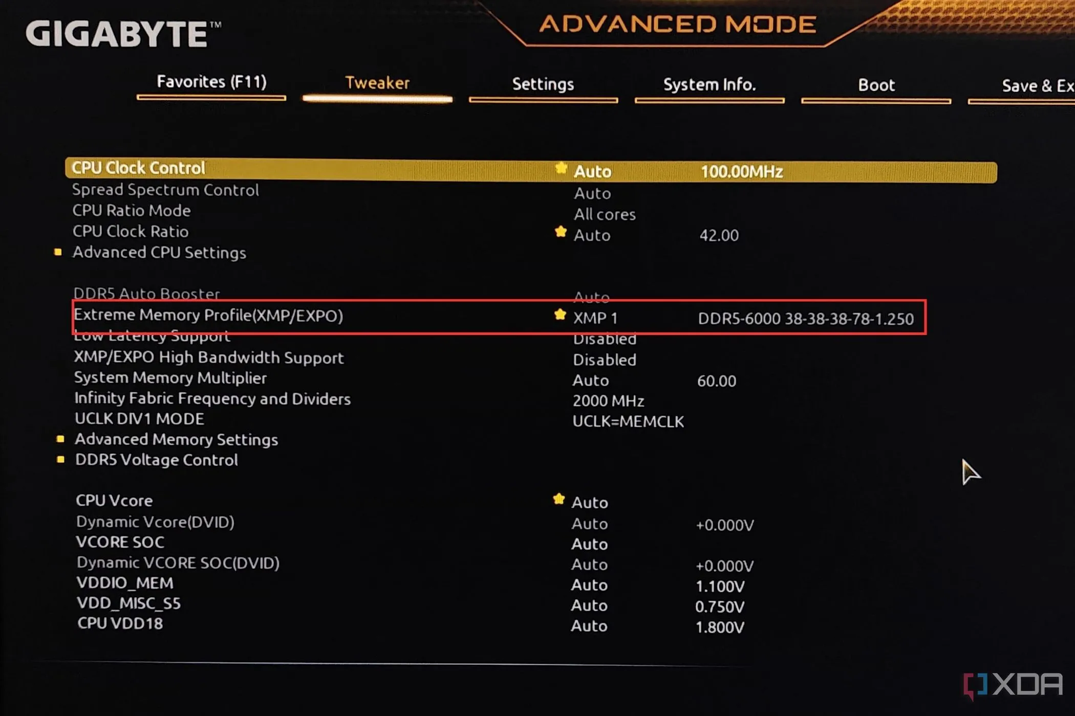 Ảnh chụp màn hình cấu hình XMP được tô sáng trong BIOS của bo mạch chủ Gigabyte