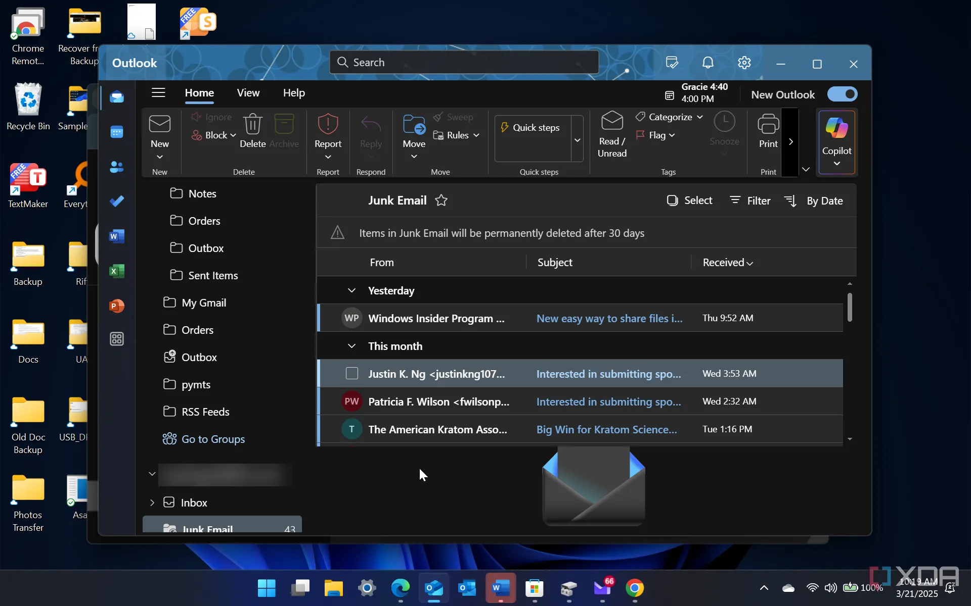 Ảnh chụp màn hình thư mục thư rác (Spam) trong ứng dụng Outlook, cho thấy thách thức trong việc chống spam