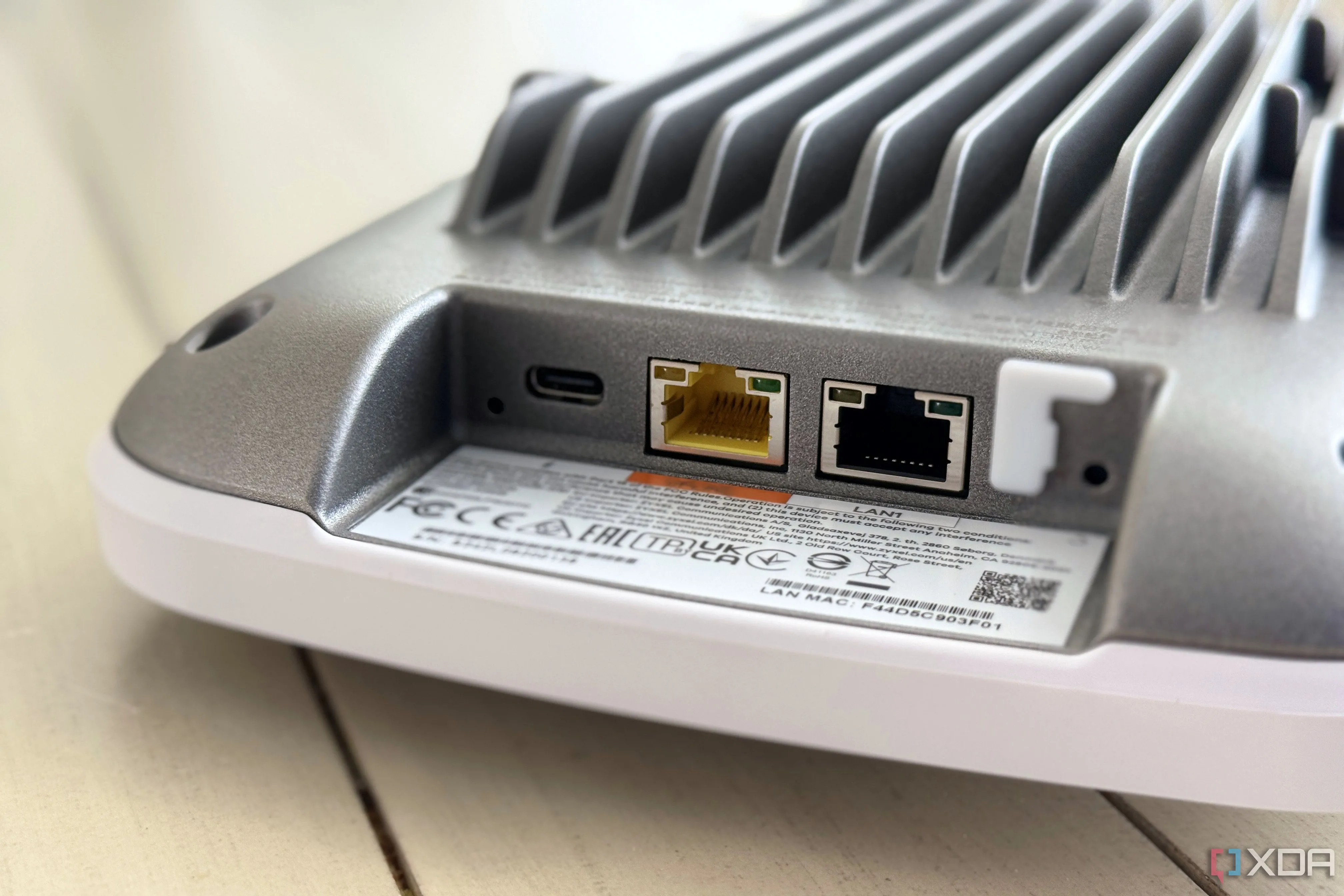Các cổng kết nối của điểm truy cập Wi-Fi Zyxel WBE660S, bao gồm cổng hỗ trợ PoE++, minh họa cho các thiết bị cần cấp nguồn qua Ethernet.