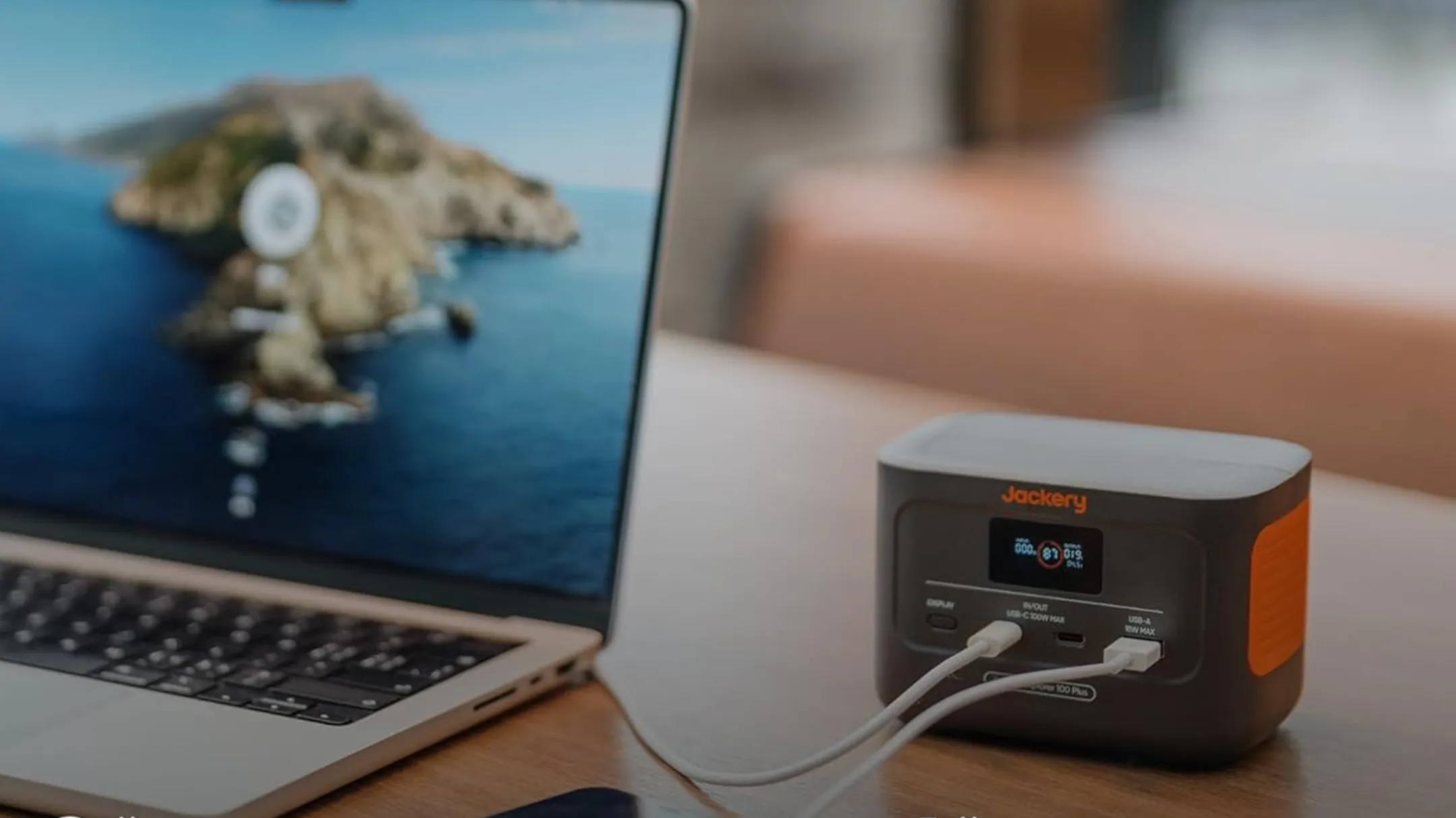 Các cổng sạc đa năng USB-C và USB-A trên Jackery Explorer 100 Plus