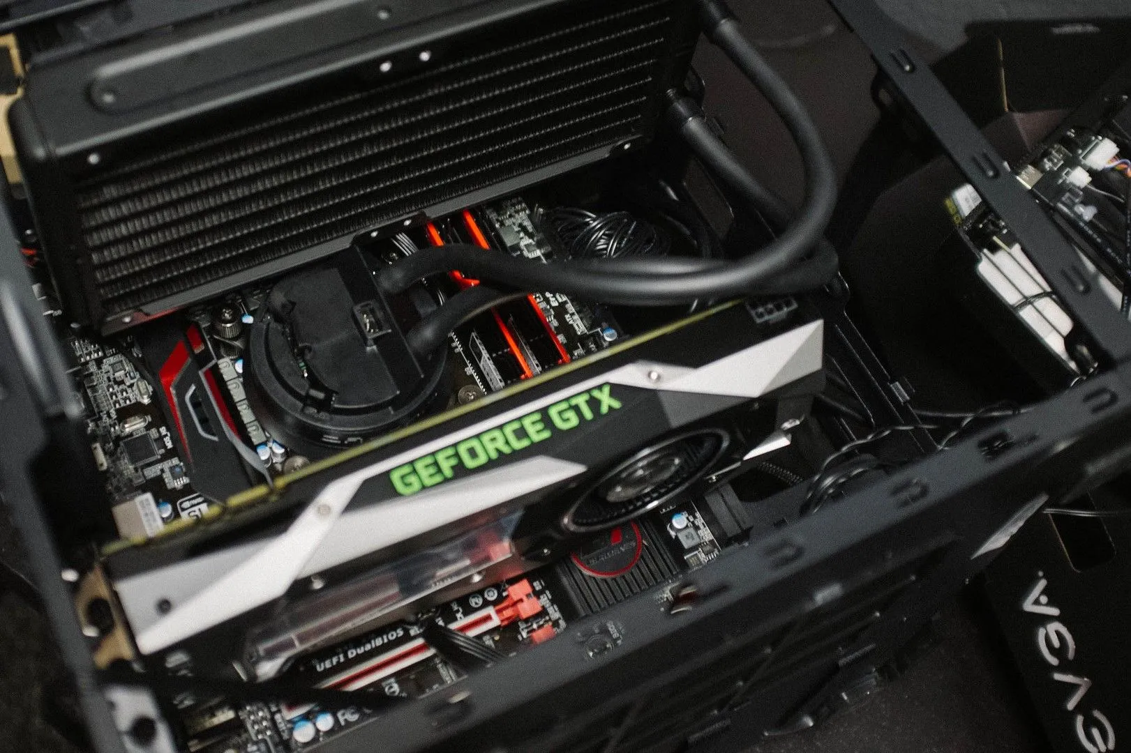 Quản Lý Cáp PC: 5 Mẹo Giúp Hệ Thống Của Bạn Gọn Gàng và Hiệu Quả