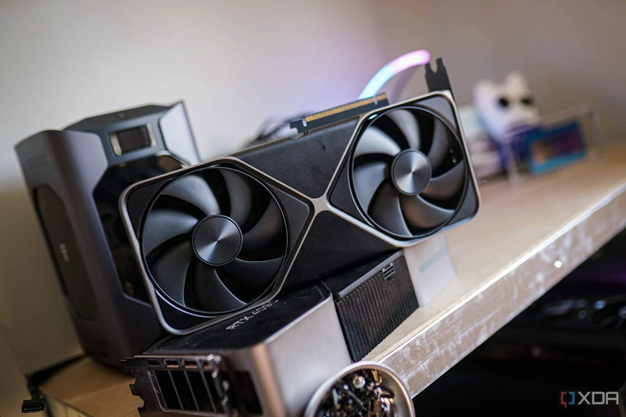 Card đồ họa Nvidia GeForce RTX 5090 trên kệ