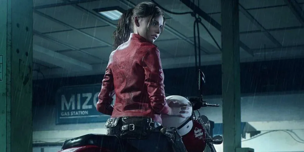 Claire lái mô tô trong Resident Evil 2, thể hiện sự linh hoạt và khả năng sinh tồn.