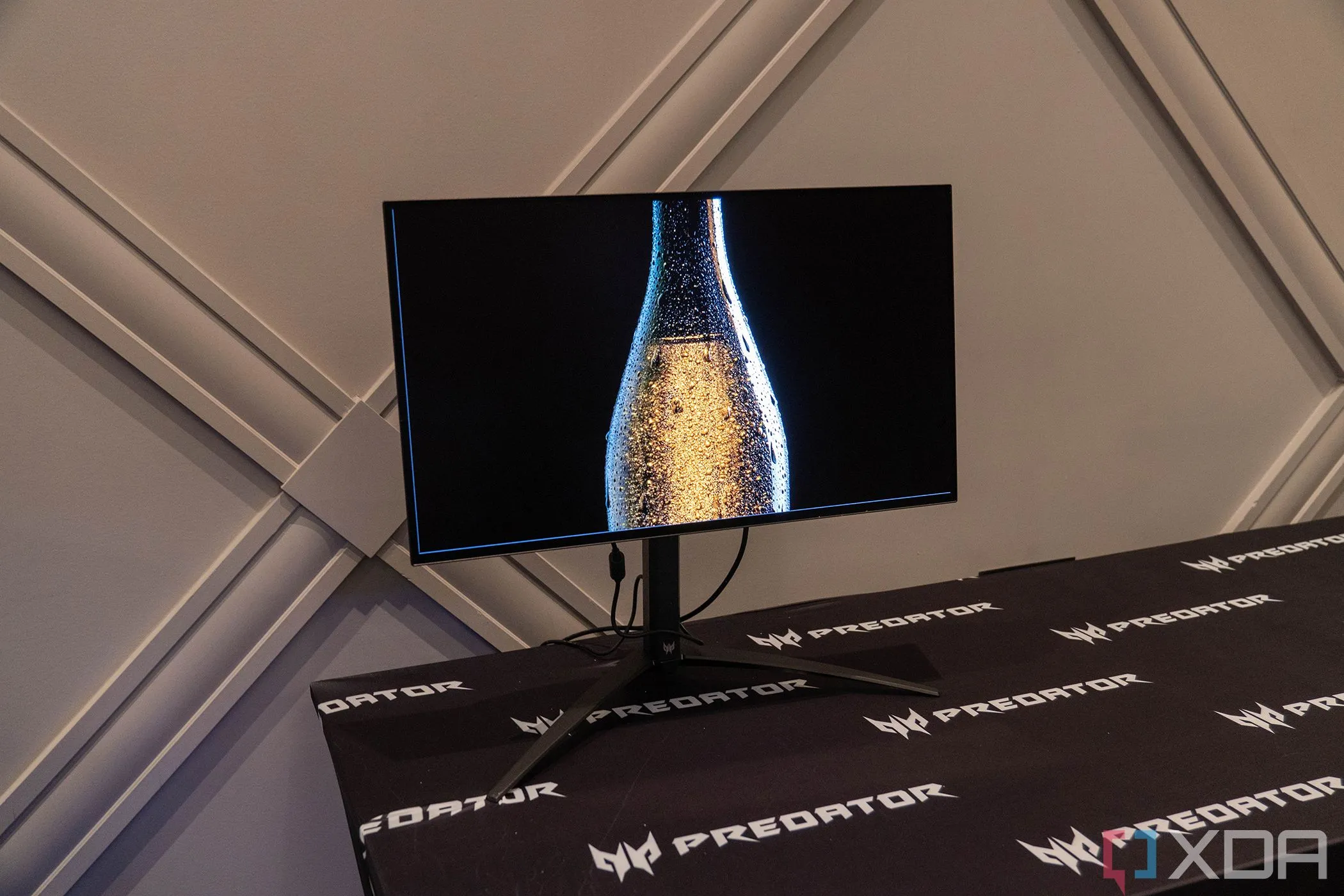 Cổng kết nối đa dạng và khả năng điều chỉnh linh hoạt của Acer Predator X27U
