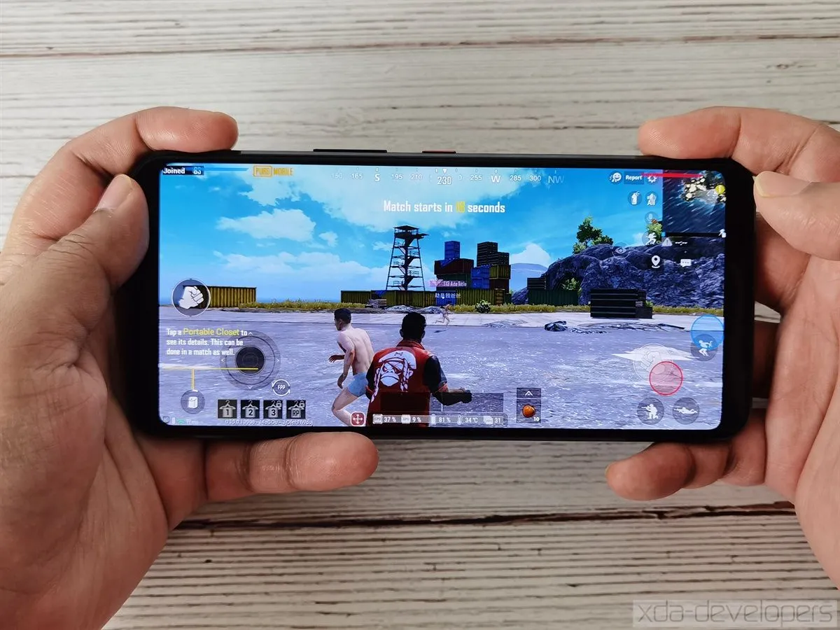 Điện thoại ASUS ROG Phone 3 đang hiển thị tính năng chơi game