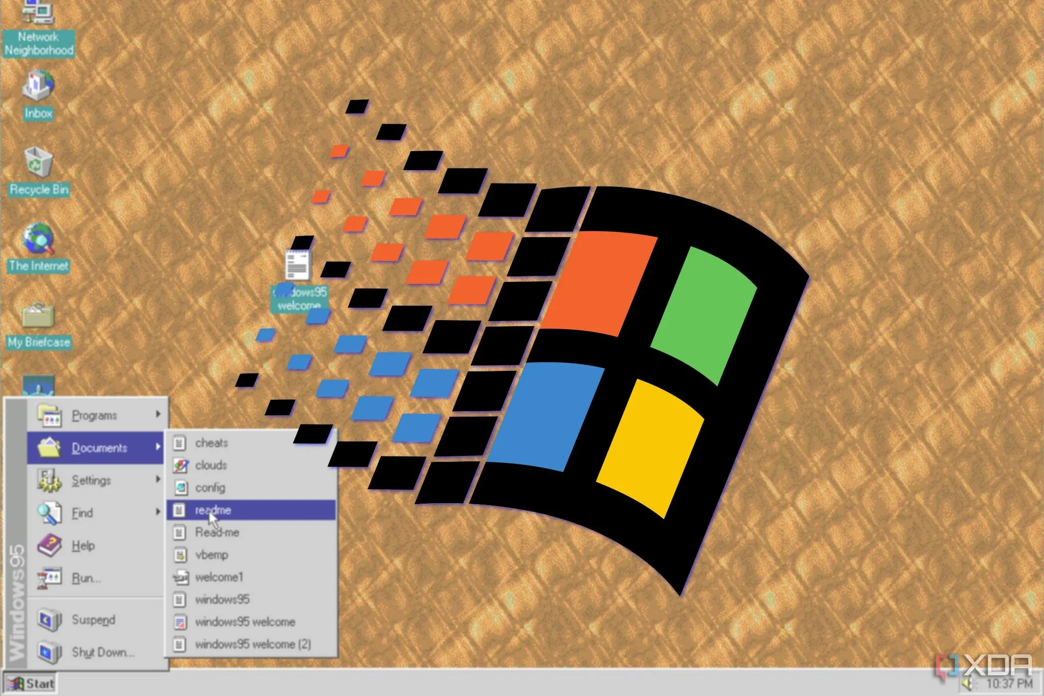 Giao diện desktop Windows 95 với logo Windows 95 lớn, biểu tượng của hệ điều hành huyền thoại.