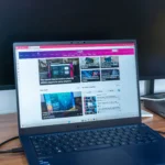 Giao diện File Explorer trên laptop Windows 11 với hiệu suất được cải thiện