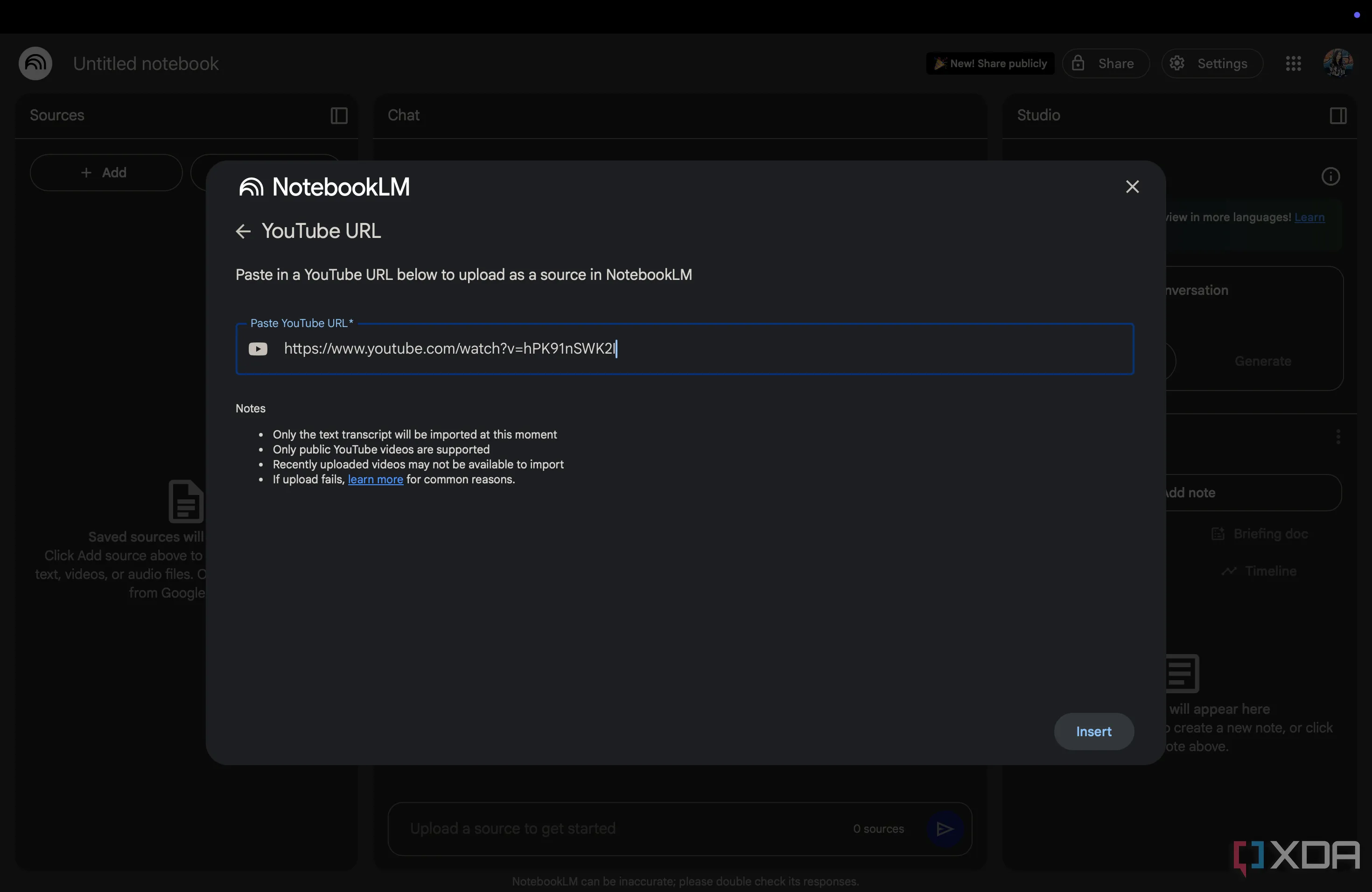 Giao diện NotebookLM cho phép tải URL video YouTube làm nguồn dữ liệu, minh họa cách AI xử lý video dài để tóm tắt nội dung chính.