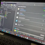 Giao diện Windows 11 minh họa với ứng dụng iCloud đang chạy, liên quan đến các bản dựng thử nghiệm và tính năng mới về pin.