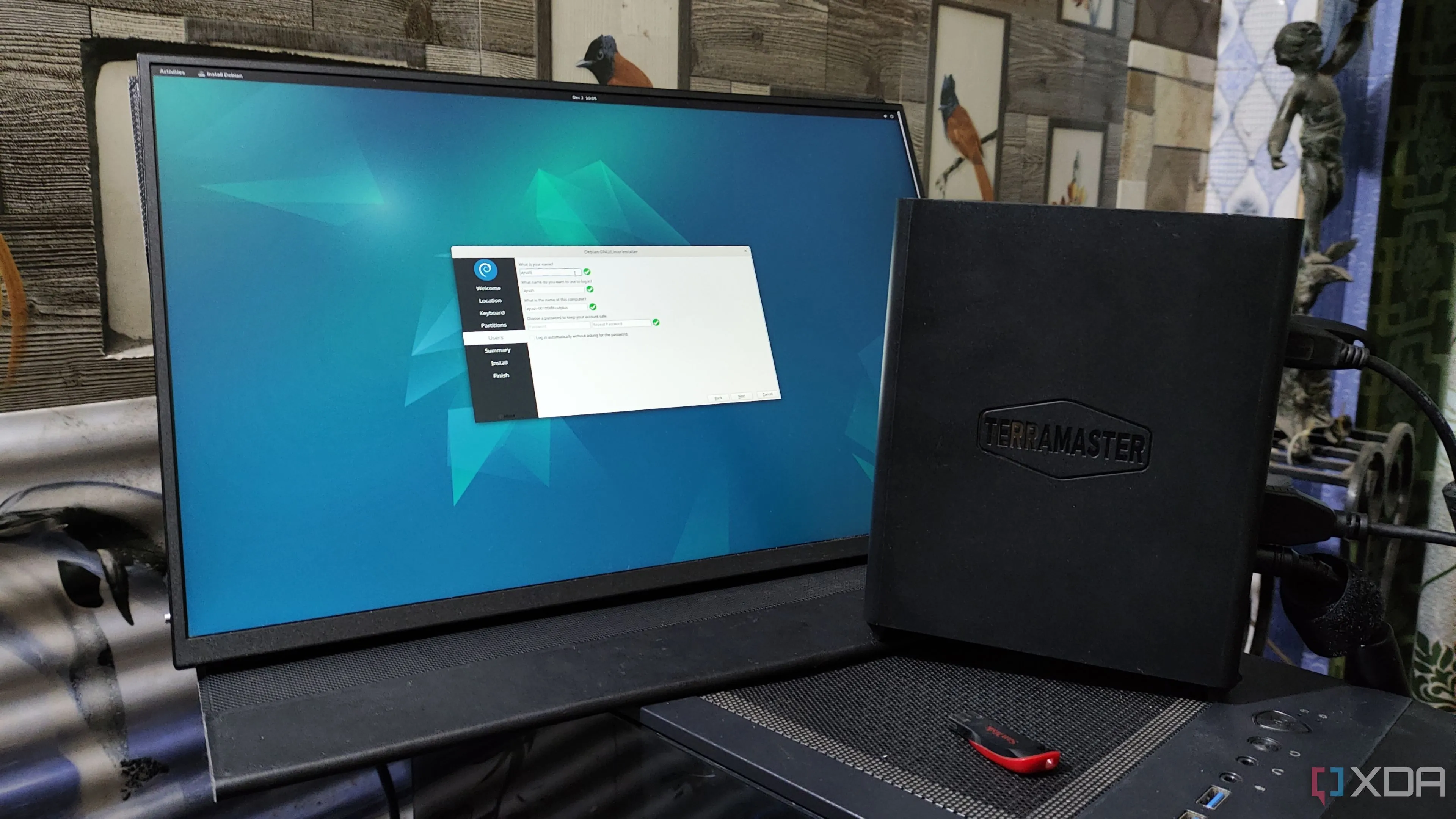 Hệ điều hành Debian chạy trên thiết bị NAS
