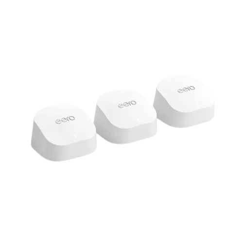 Hình ảnh ba bộ định tuyến Wi-Fi Amazon Eero+ Mesh được đặt cạnh nhau