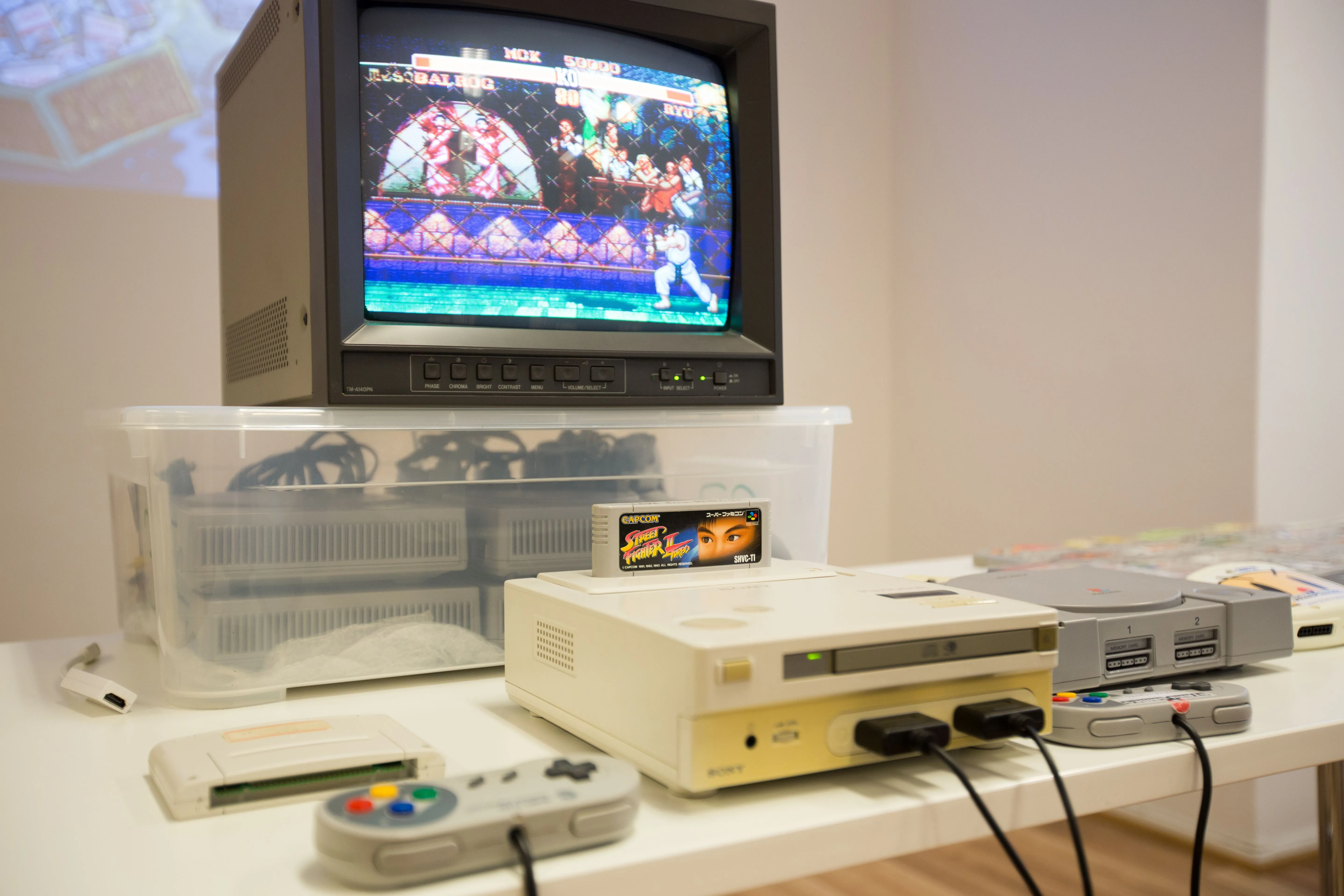 Hình ảnh cận cảnh nguyên mẫu máy chơi game Nintendo PlayStation độc đáo với cả khe cắm băng SNES và ổ đĩa CD-ROM