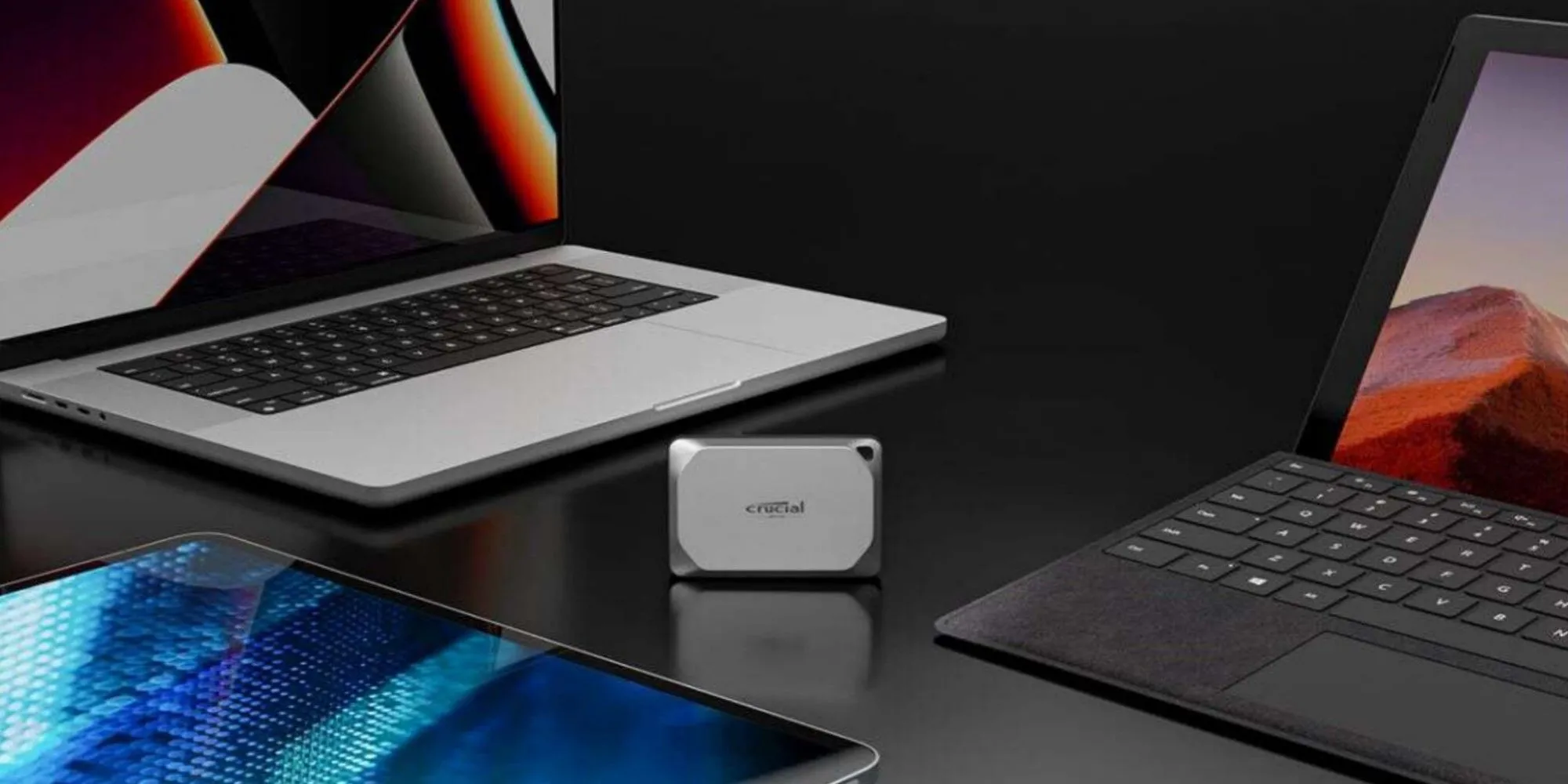 Hình ảnh cận cảnh ổ SSD di động Crucial X9 Pro, nổi bật thiết kế chắc chắn và cổng USB-C tiện lợi.