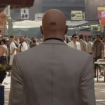Hình ảnh Đặc vụ 47 trong bộ vest trắng, biểu tượng của dòng game lén lút Hitman World of Assassination.