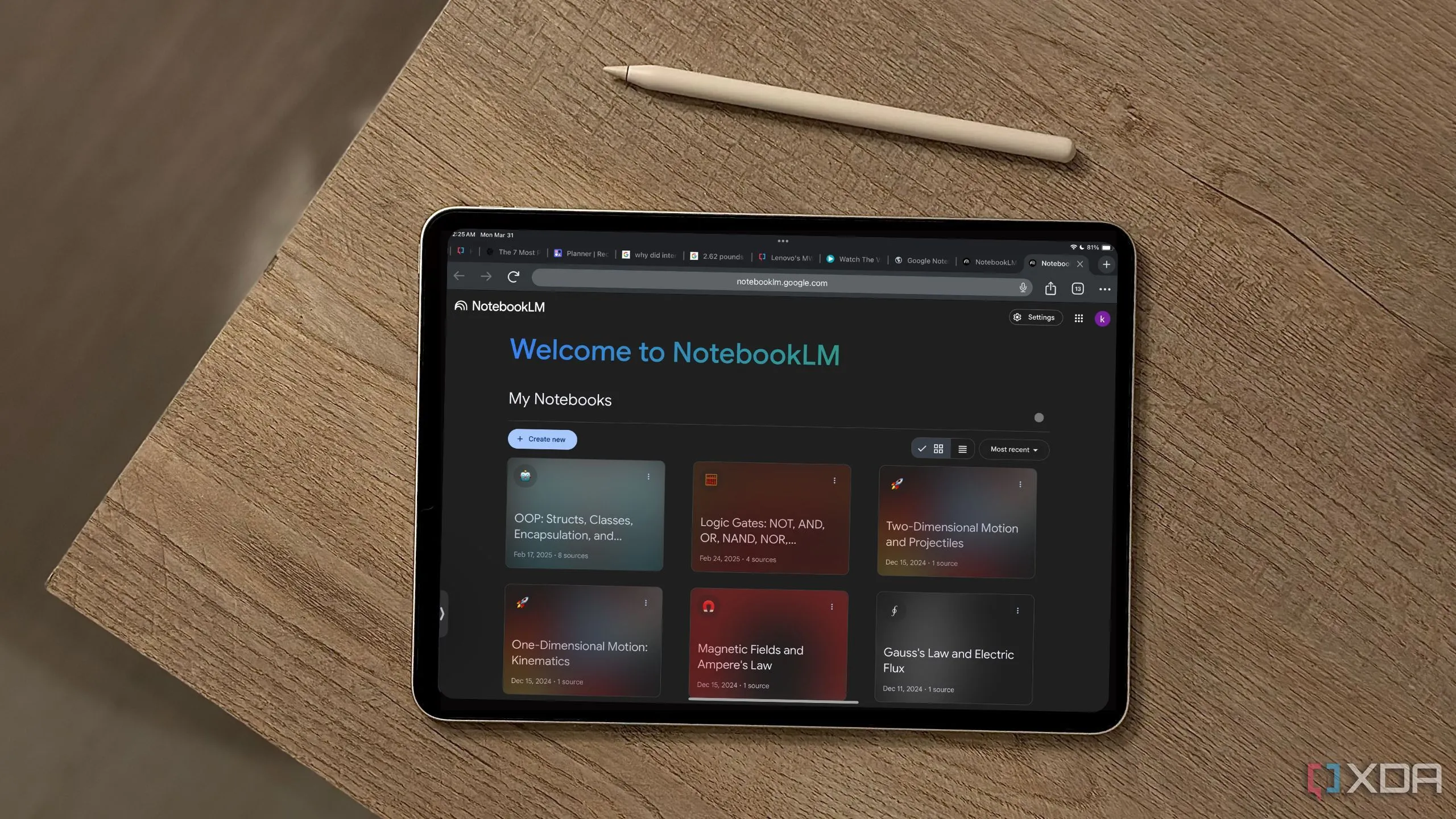 Hình ảnh giao diện NotebookLM trên iPad, minh họa công cụ trợ lý nghiên cứu AI của Google.