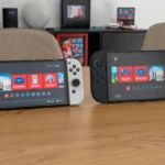 Hình ảnh so sánh thiết kế giữa Nintendo Switch OLED và mẫu thử Nintendo Switch 2, minh họa hiệu năng game trên console mới