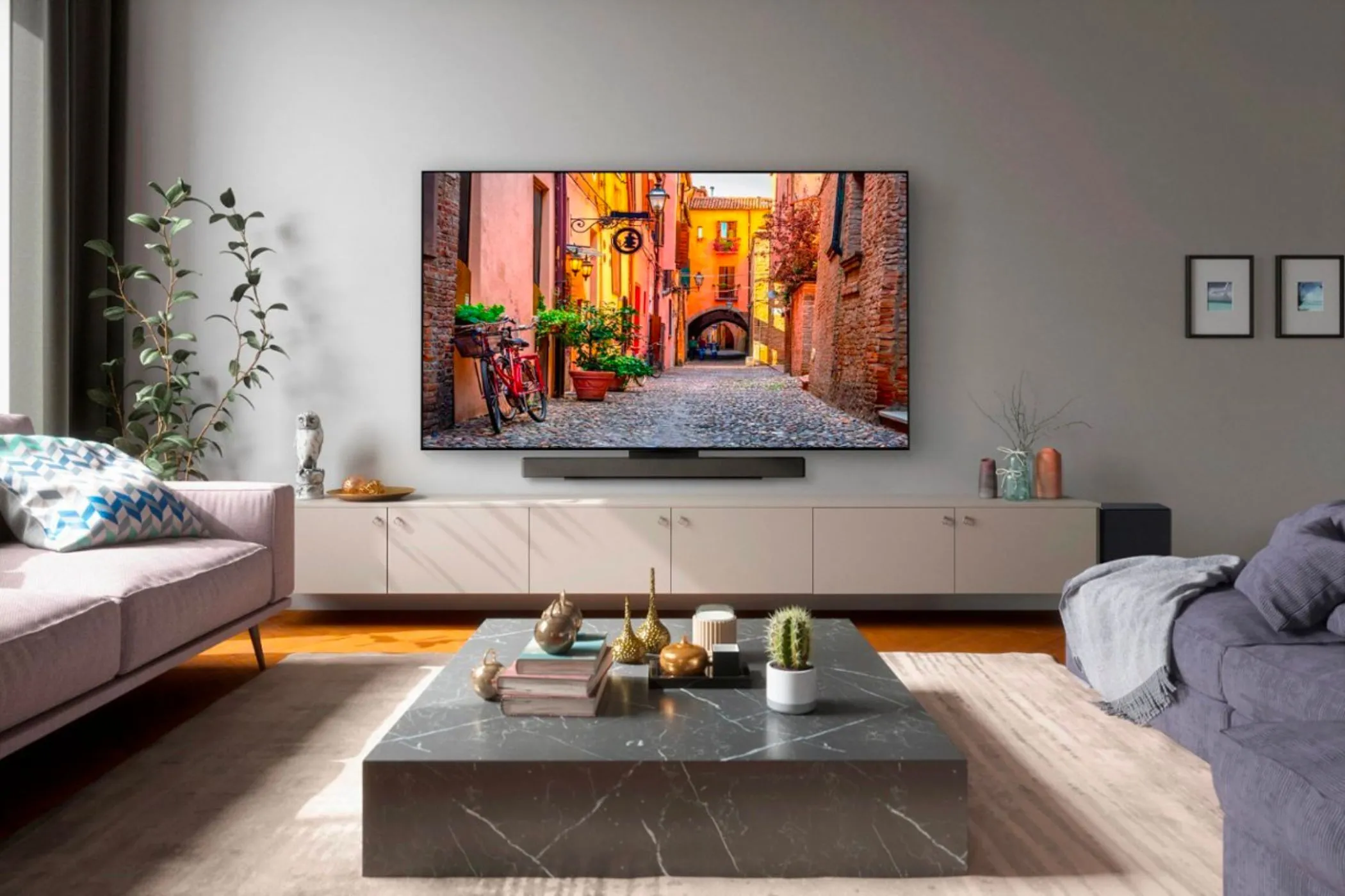 Hình ảnh TV LG C3 OLED gắn tường trong phòng khách hiện đại, tối ưu cho giải trí gia đình.