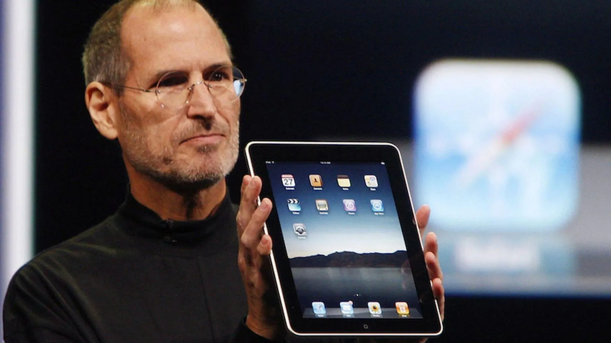 iPad thế hệ đầu tiên, thiết bị máy tính bảng đã thay đổi cục diện thị trường di động và vượt trội hơn netbook