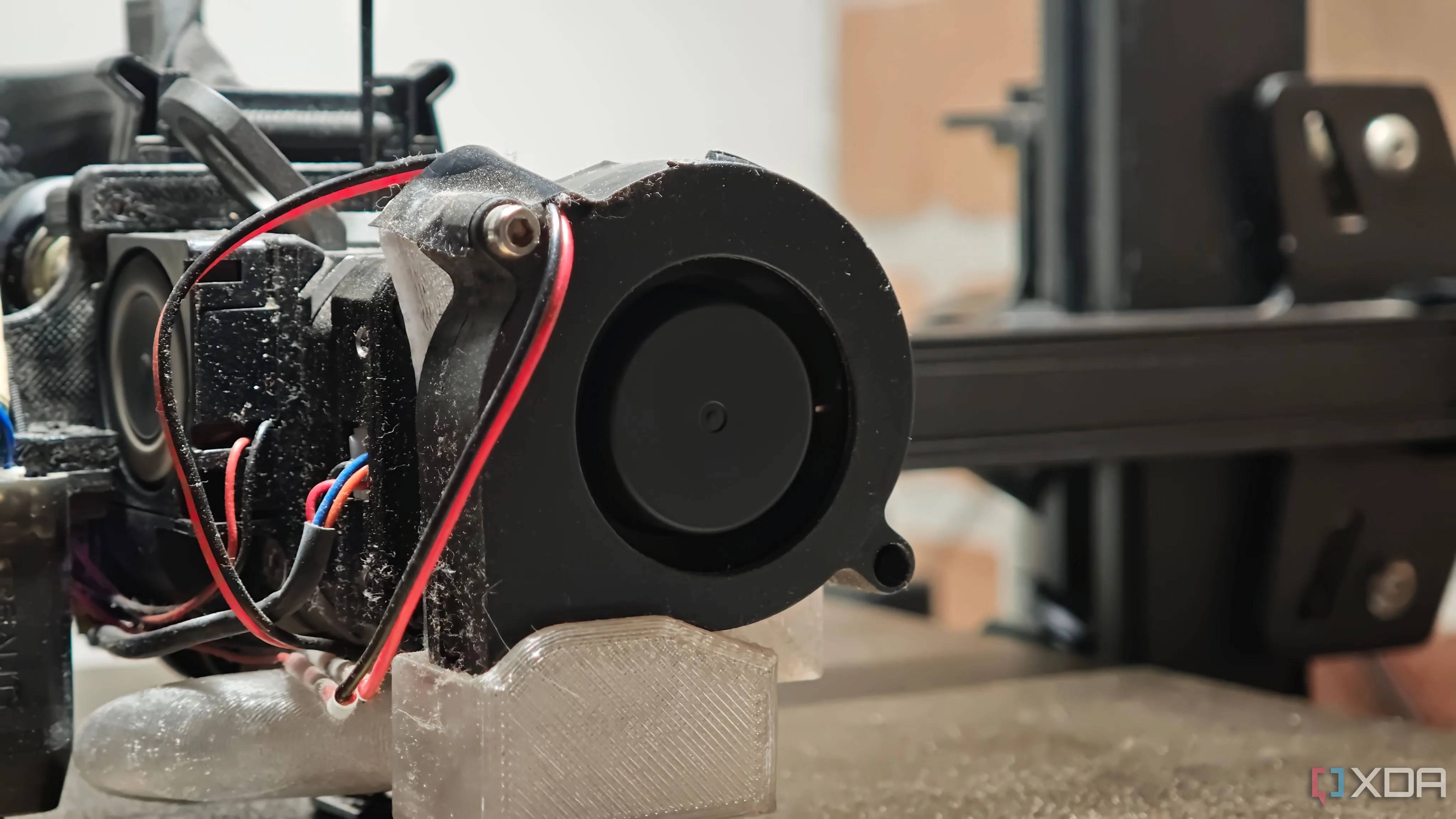 Kiểm tra quạt làm mát máy in 3D xem có vật cản không