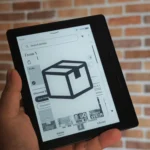 Kindle đang trong quá trình jailbreak hiển thị giao diện lệnh trên màn hình e-ink