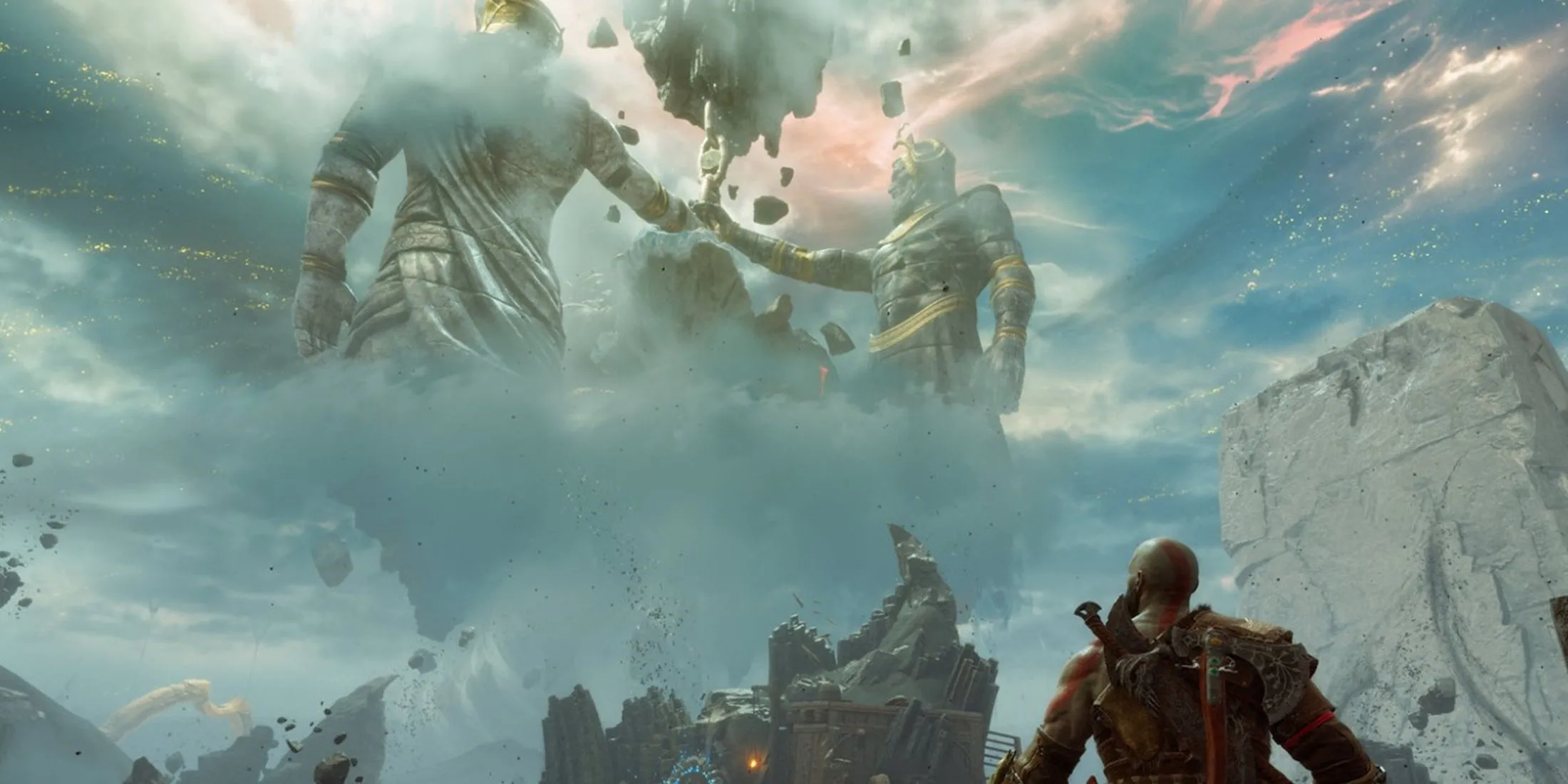 Kratos ngắm nhìn những bức tượng khổng lồ trong cảnh quan thần thoại đầy mây trong God of War Ragnarök