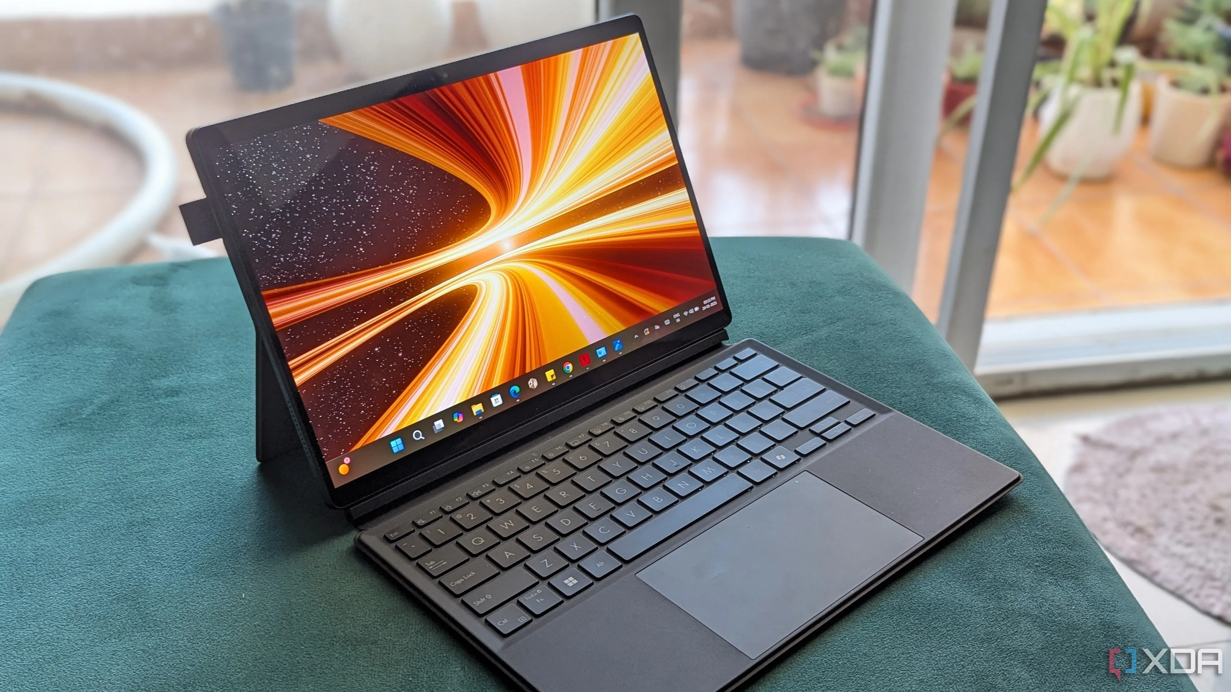 Laptop Asus ProArt PZ13 dạng chuyển đổi thể hiện tính linh hoạt và thiết kế cao cấp