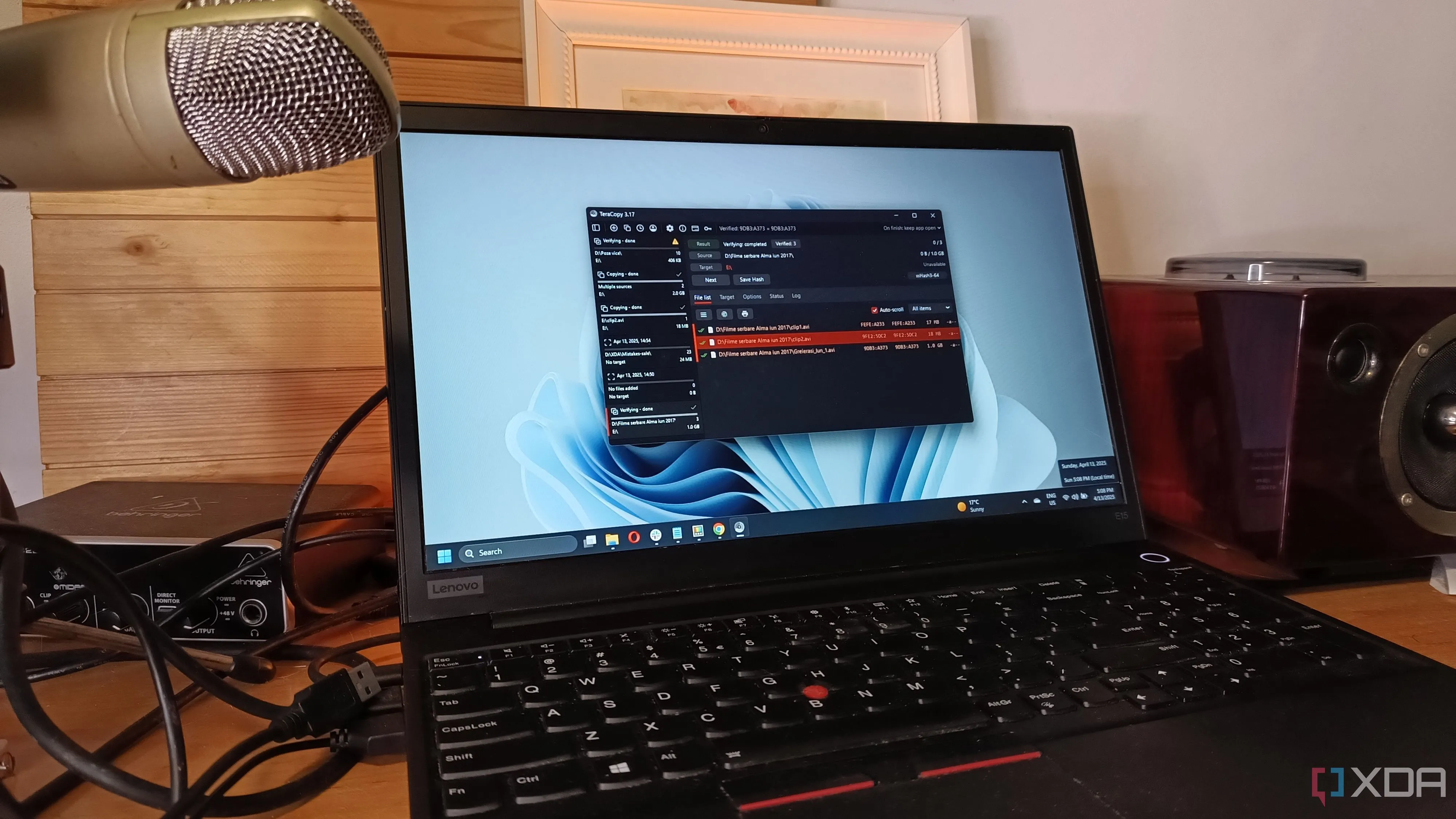 Laptop chạy Windows 11 hiển thị TeraCopy đang hoạt động
