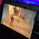 Lỗi bóng mờ (ghosting) trong game Star Wars Jedi: Survivor khi bật DLSS trên màn hình gaming OLED.