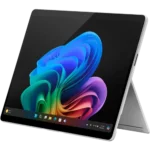 Máy tính bảng Microsoft Surface Pro 11 màu bạch kim, gắn kèm bàn phím Type Cover màu xám, hiển thị giao diện Windows 11 và biểu tượng Copilot.
