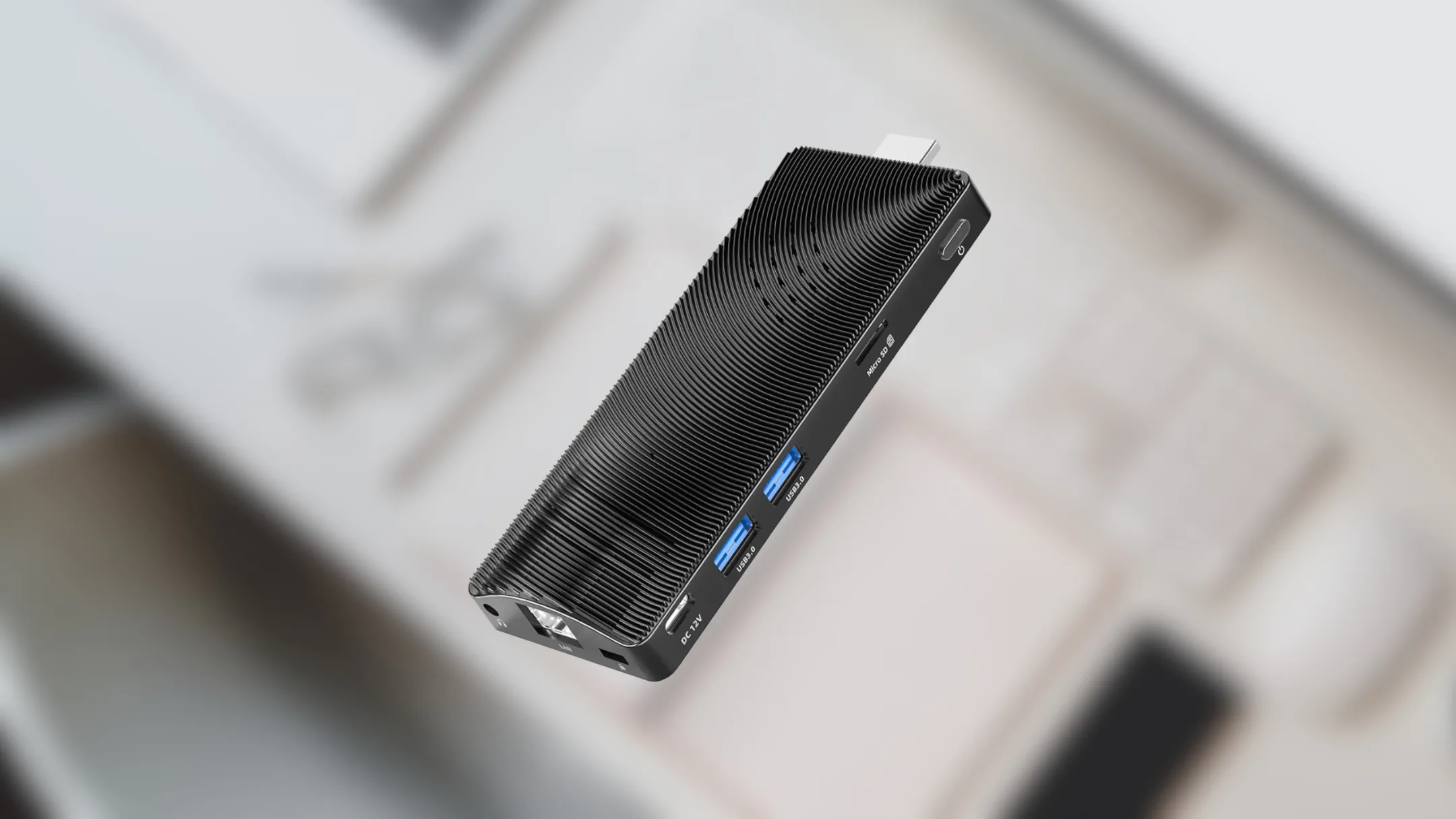 Máy tính Mini PC Stick đang được cắm vào cổng HDMI của màn hình hiển thị