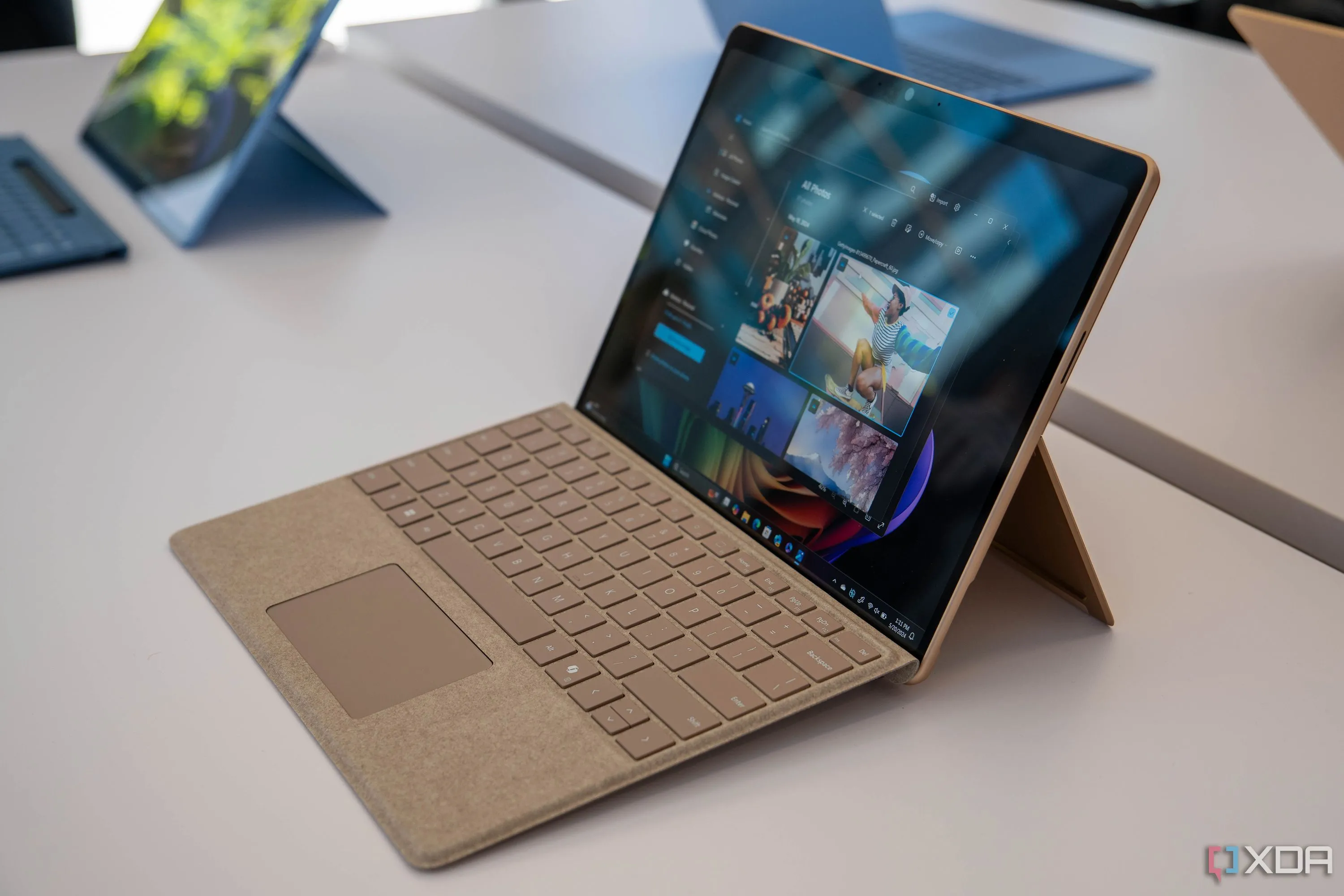 Một thiết bị Microsoft Surface Pro thế hệ mới, biểu tượng cho sự chuyển mình của Windows sang kiến trúc Arm và sự tập trung của các nhà phát triển.