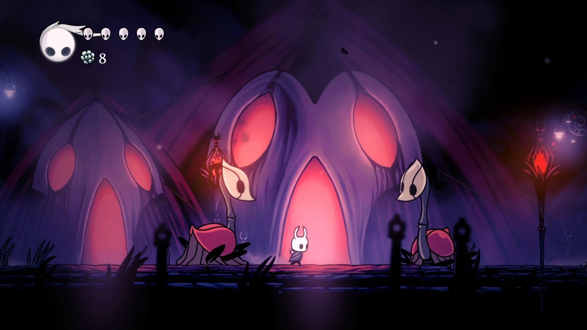Nhân vật chính của Hollow Knight đứng giữa hai sinh vật, minh họa tựa game có tầm ảnh hưởng lớn trong cộng đồng game.