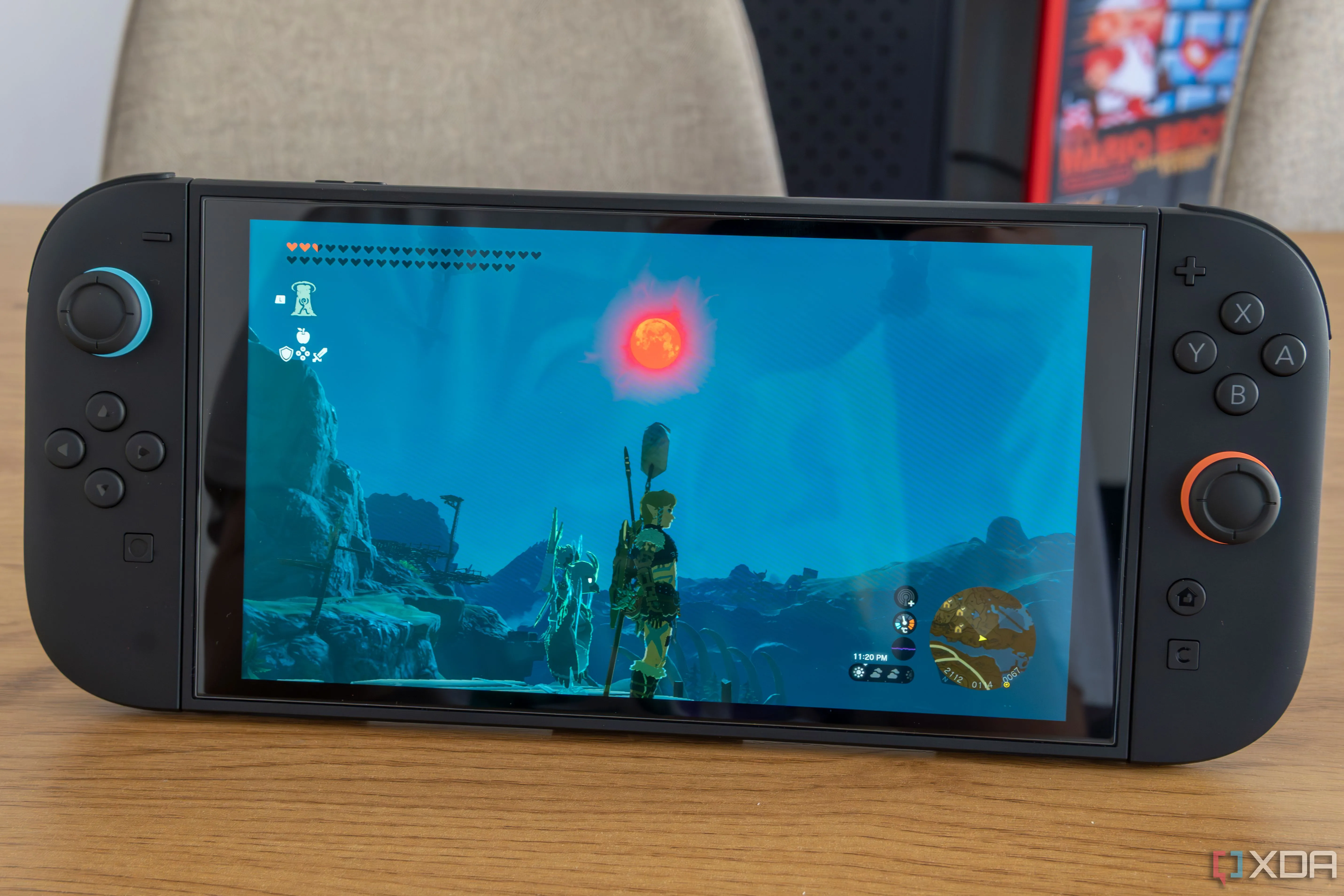 Nintendo Switch 2 đang chạy Zelda Tears of the Kingdom với Joy-Con gắn vào