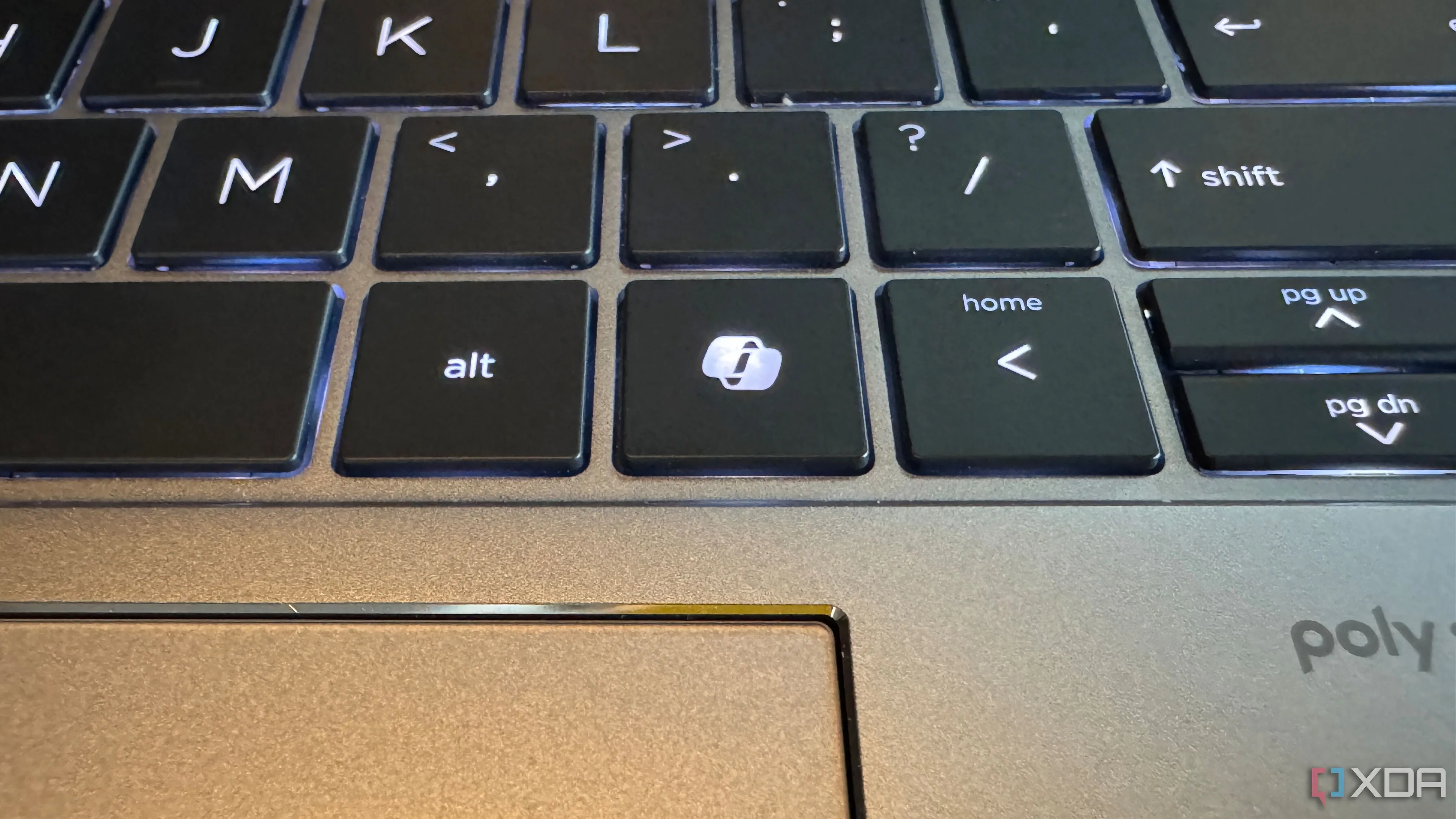 Nút Copilot chuyên dụng trên bàn phím máy tính HP ZBook Studio G11, minh họa chiến lược tích hợp Copilot của Microsoft