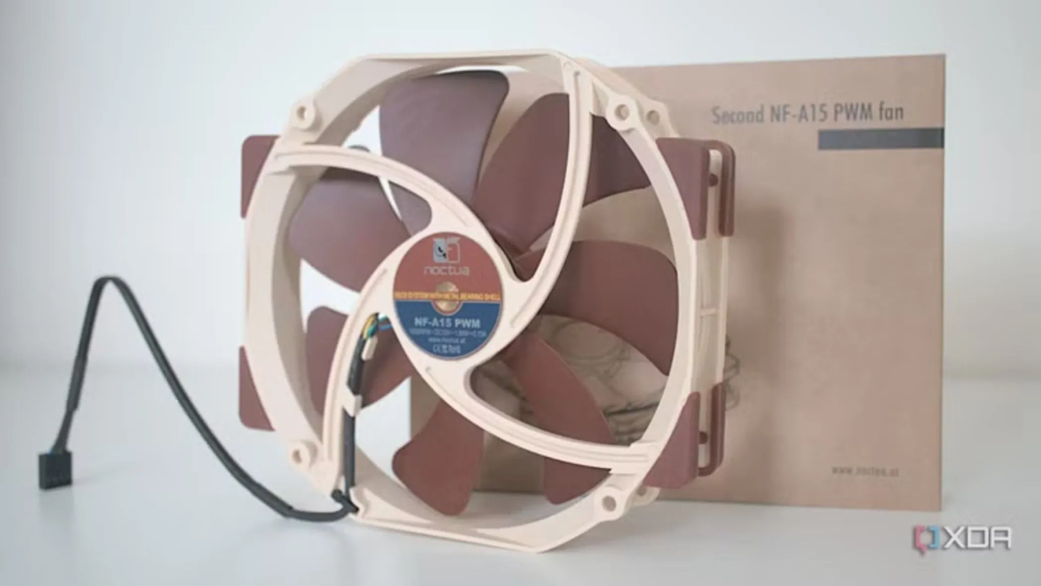 Quạt tản nhiệt CPU Noctua NH-D15 kích thước lớn, giúp tăng hiệu quả làm mát và giảm tiếng ồn tổng thể cho hệ thống máy tính