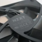 Quạt tản nhiệt của hệ thống làm mát NZXT Kraken Elite 360 với thiết kế cánh quạt tối ưu cho luồng khí