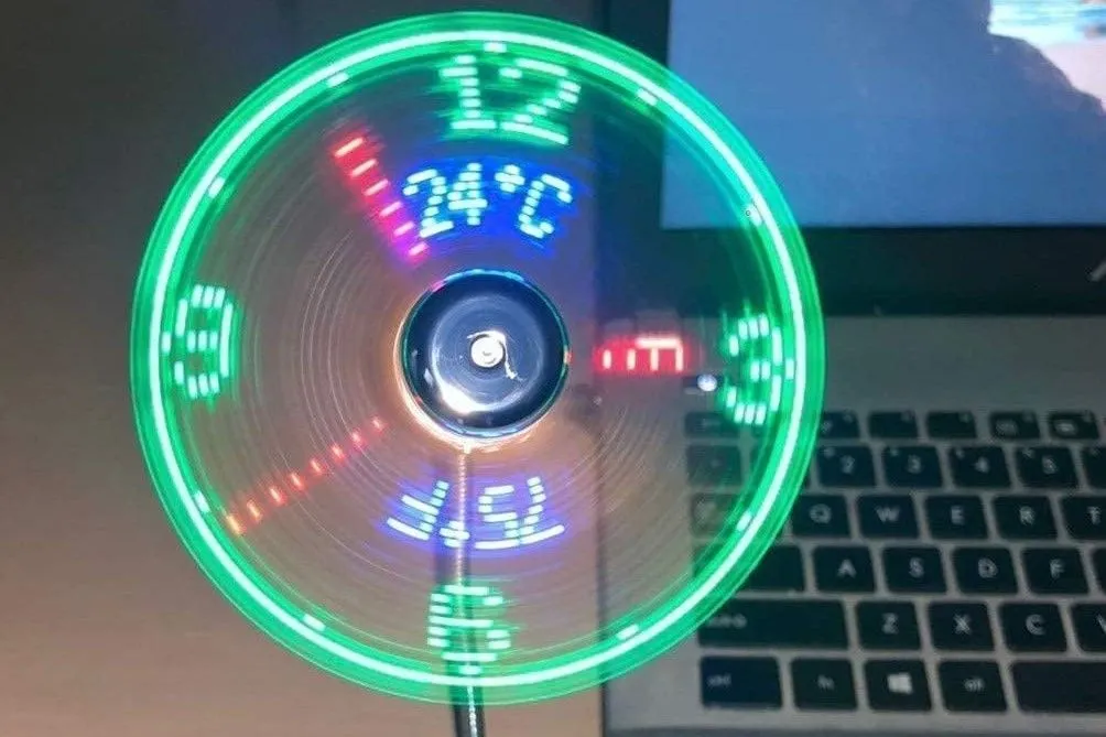 Quạt USB mini với màn hình hiển thị đồng hồ và nhiệt độ môi trường