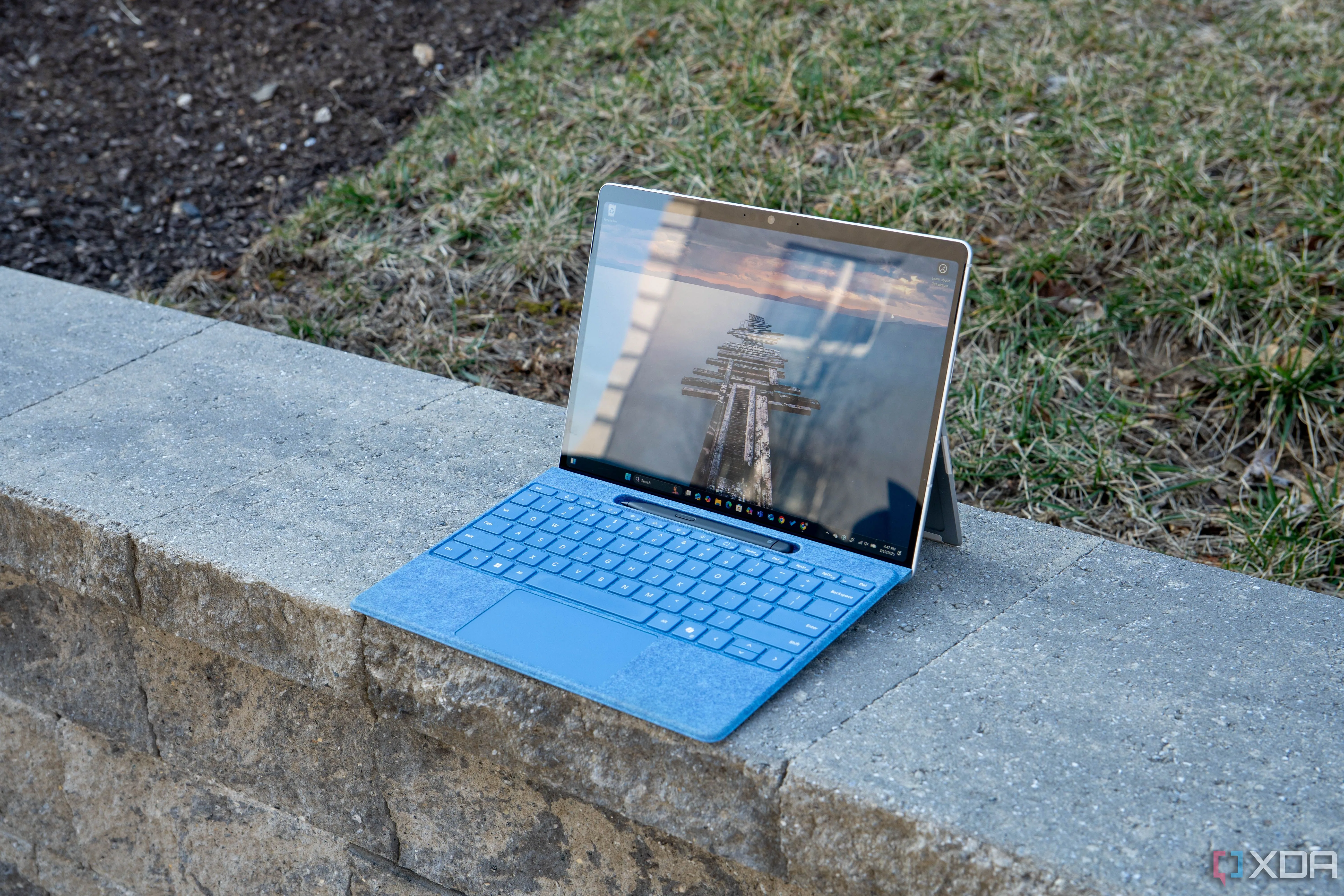 Surface Pro 11 với màn hình OLED 13 inch sống động