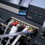 Switch mạng kết nối với NAS và router cho hệ thống dữ liệu lớn