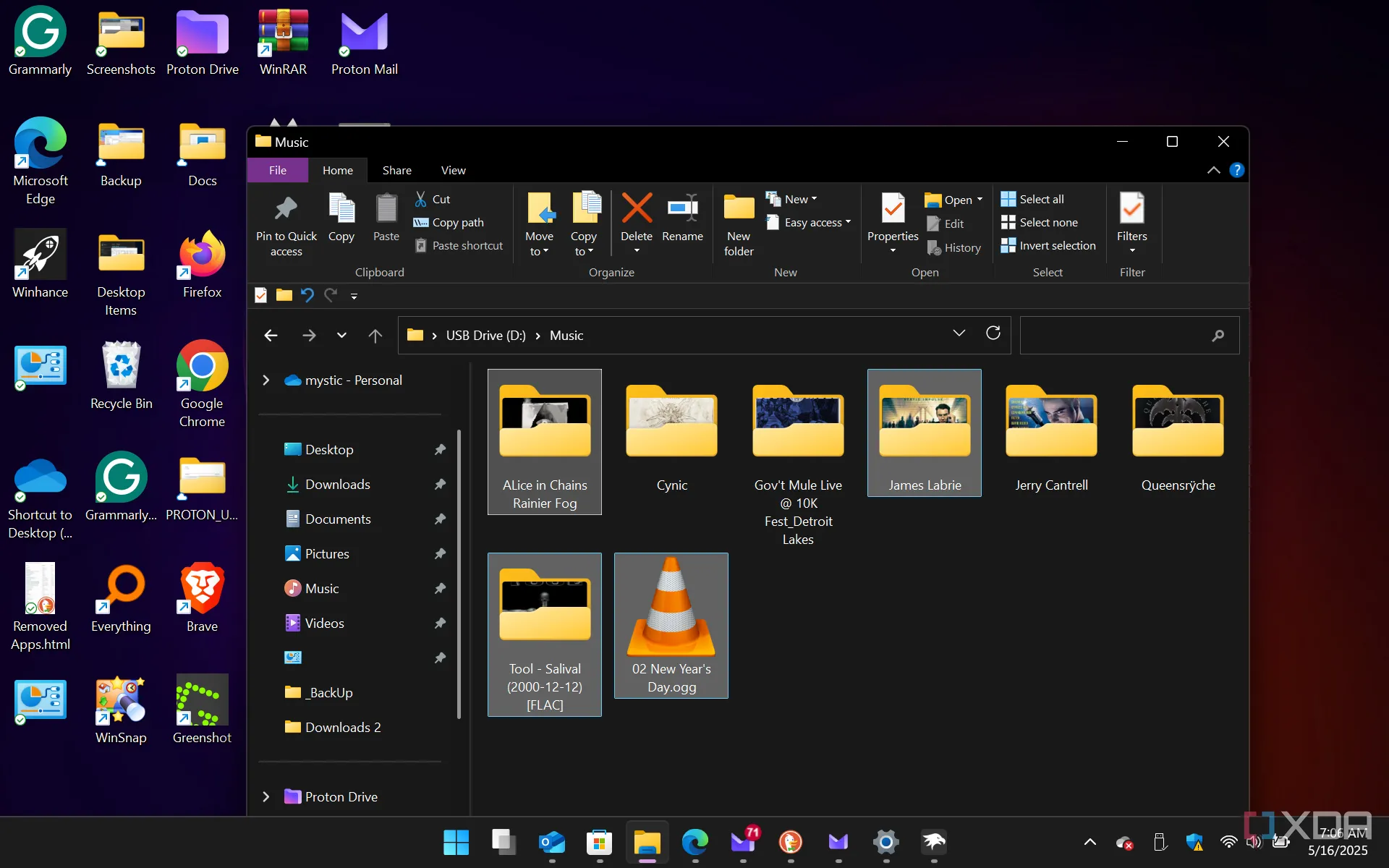 Thanh điều hướng File Explorer cổ điển trên Windows 11 sau khi tùy biến với Windhawk