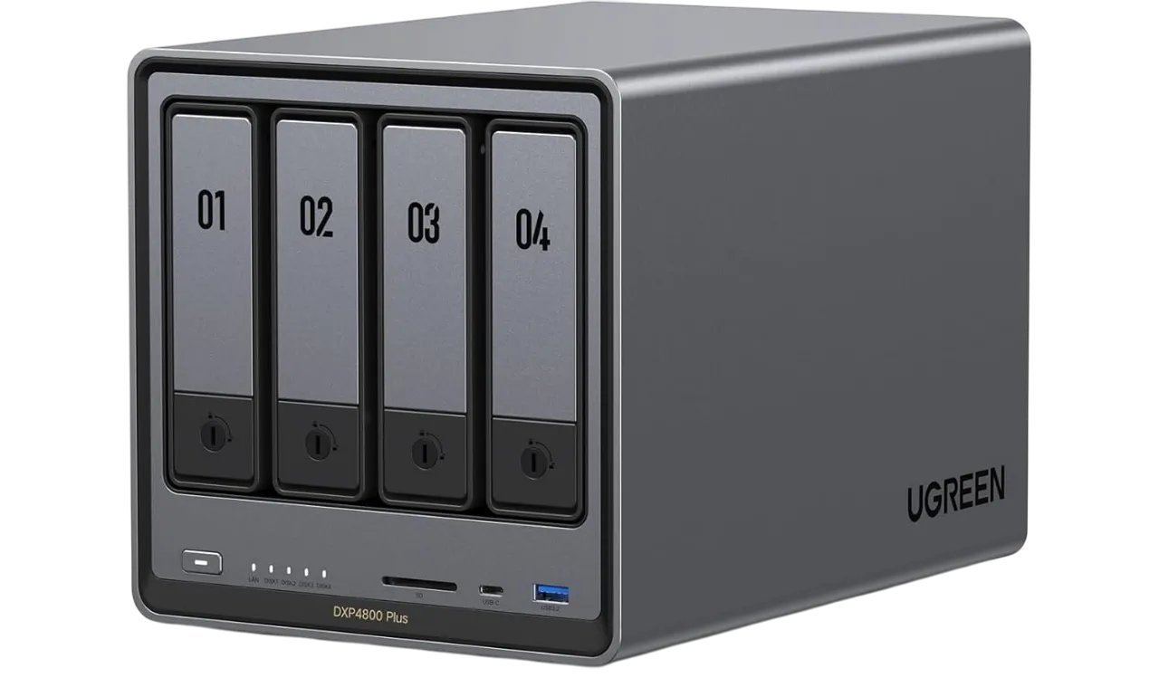 Thiết bị NAS UGREEN NASync DXP4800 với bốn khay ổ đĩa mở rộng