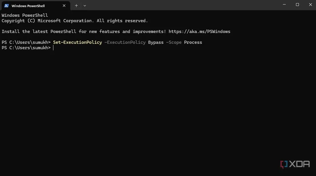 Ví dụ sử dụng lệnh Set-ExecutionPolicy trong PowerShell để cấu hình chính sách thực thi script