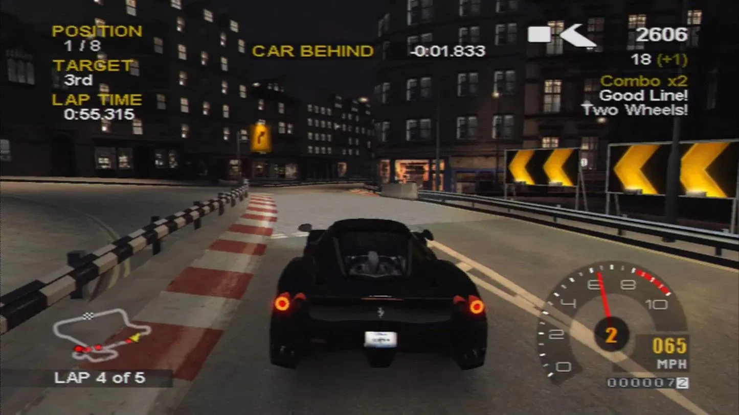 Xe đua đen chạy trên đường trong game Project Gotham Racing 2, tựa game đua xe hàng đầu Xbox